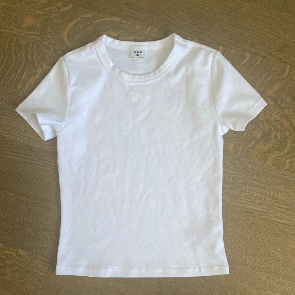 Aritzia Sunday Best white fitted tee, size xs